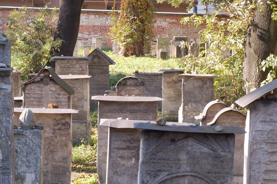 Krakow: Jewish Quarter Guided Walking Tour - Tickets, pace, and how to get the most from 3 hours