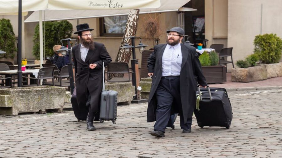 Krakow: Kazimierz Jewish Quarter Walking Tour - What to Wear and How to Get the Best Experience