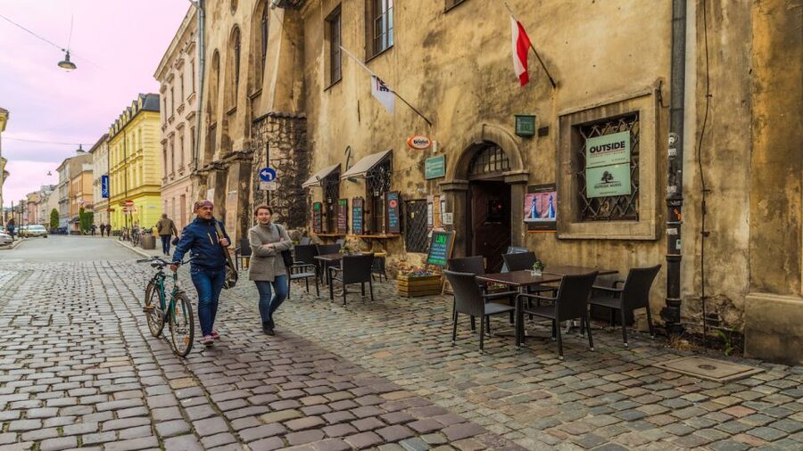Krakow: Kazimierz Jewish Quarter Walking Tour - The Old Synagogue Museum Stop: Where the Story Begins