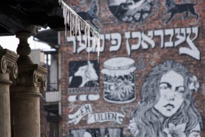 Krakow: Kazimierz Jewish Quarter Walking Tour - Szeroka Street: Kazimierz’s Historic Core in Plain Sight