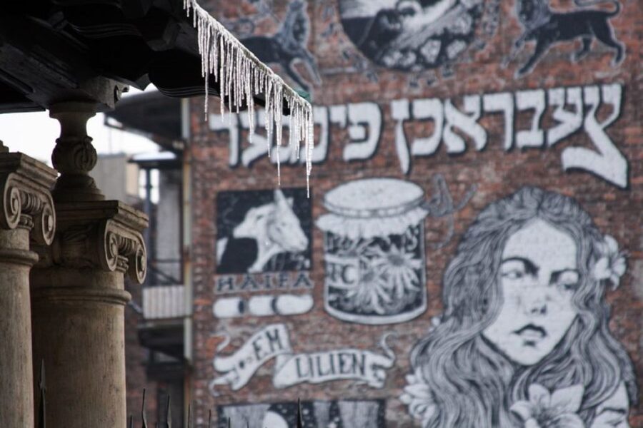 Krakow: Kazimierz Jewish Quarter Walking Tour - Szeroka Street: Kazimierz’s Historic Core in Plain Sight