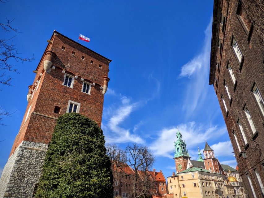 Kraków: Old Town & Wawel Castle Walking Tour in English - Key highlights that make this tour worth your time