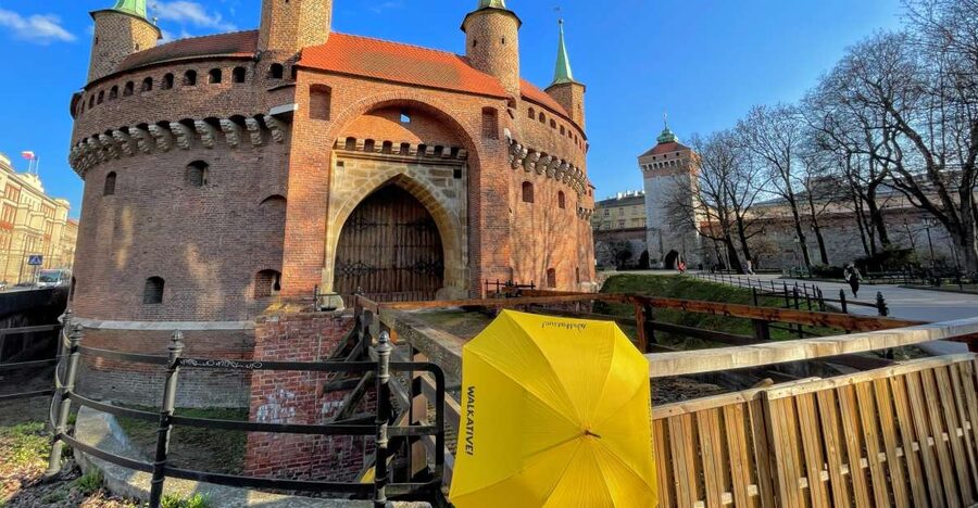 Kraków: Old Town & Wawel Castle Walking Tour in English - How this 150-minute walk actually feels on your feet