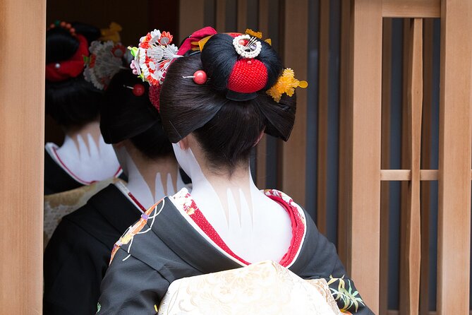 Kyoto Geisha District Walking Tour in Gion - Shirakawa Canal to Hanamikoji Street: lantern hour without the chaos