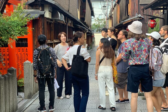 Kyoto Geisha District Walking Tour in Gion - Gion Corner: the cultural bridge between streets and art