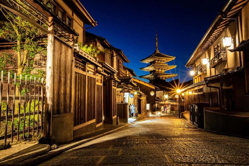 Kyoto Geisha Walking Tour: Gion District & Hidden Gems - The guide experience: stories, humor, and practical recommendations