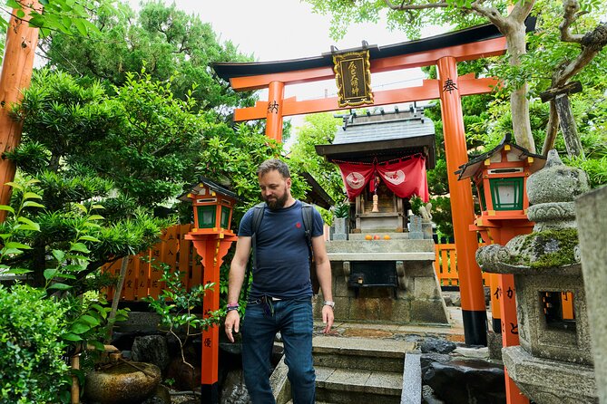 Kyoto Gion: 2-Hour Geisha Culture & History Walking Tour - Yasaka Shrine: the 1,000-year anchor of the area