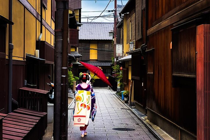 Kyoto: Gion and Geisha District Walking Tour - Start at Gion Hotel Starbucks and get your bearings fast