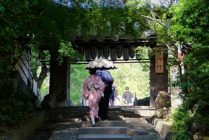 Kyoto: Gion and Geisha District Walking Tour - Sannenzaka and Ninenzaka: the stone slope that feels like old Kyoto