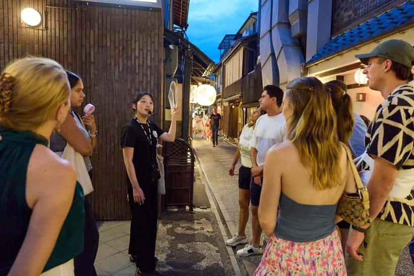 Kyoto: Gion Geisha District Walking Tour - Stories of Geisha - Meeting at Ben’s Cookies Kyoto Shijo: orientation in the middle of it all