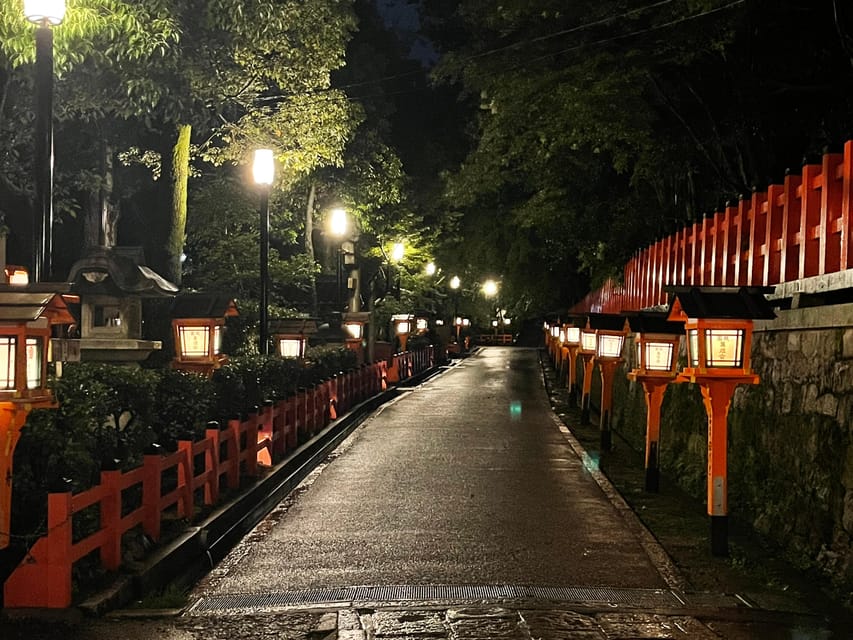 Kyoto: Gion Geisha District Walking Tour - Stories of Geisha - Gion district walking: the streets that teach you how to look