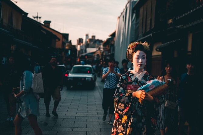 Kyoto Gion Geisha District Walking Tour - The Stories of Geisha - Gion After Dark: Why the Night Changes Everything