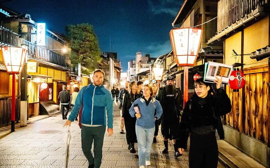 Kyoto: Gion Hidden Gems & Geisha Culture Tour - Shirakawa Canal: willows, tea houses, and a perfect first wow