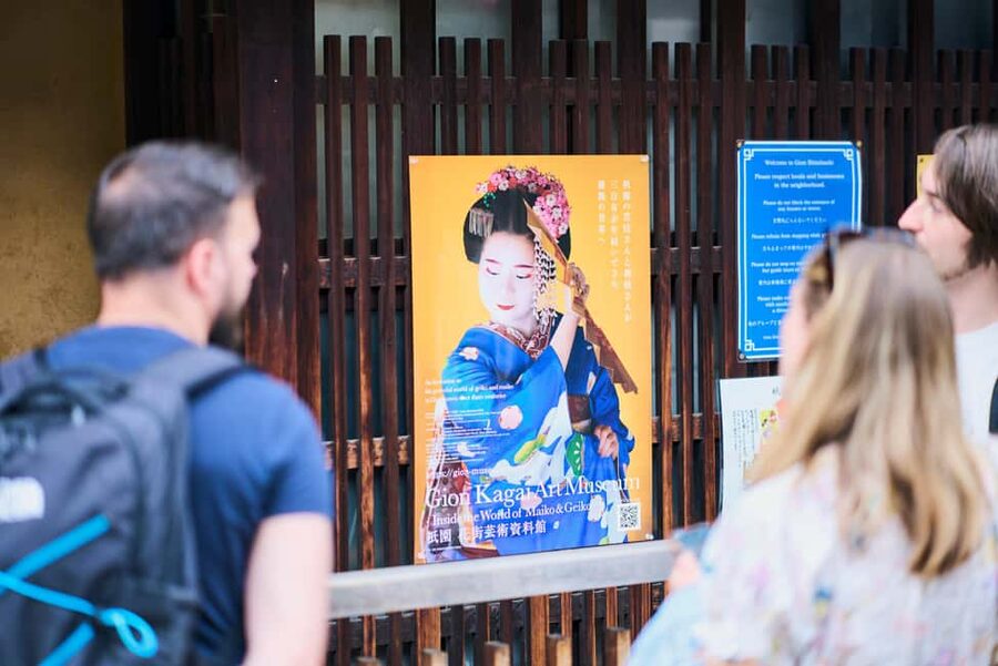 Kyoto: Gion Hidden Gems & Geisha Culture Tour - Yasaka Shrine: where Kyoto’s big stories meet everyday streets