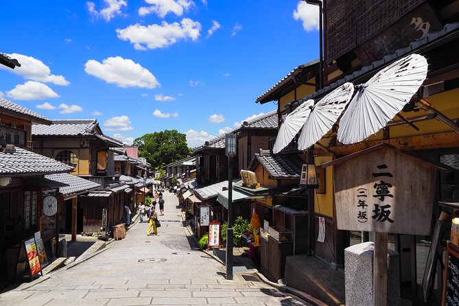 Kyoto Gion Historical Walking Tour - Maruyama Park: a quick reset between monuments