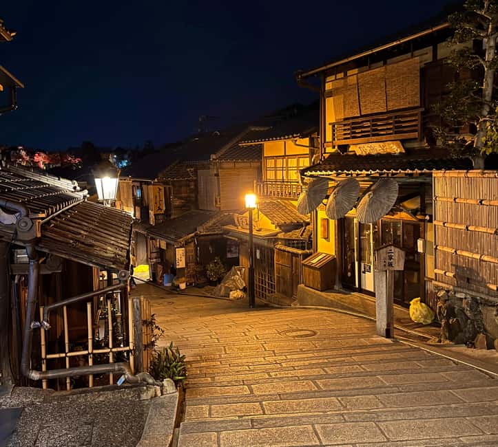 Kyoto: Gion Magical Night Walking Tour with Geisha Trivia - Guides, Group Size, and the Photo Service That Actually Helps