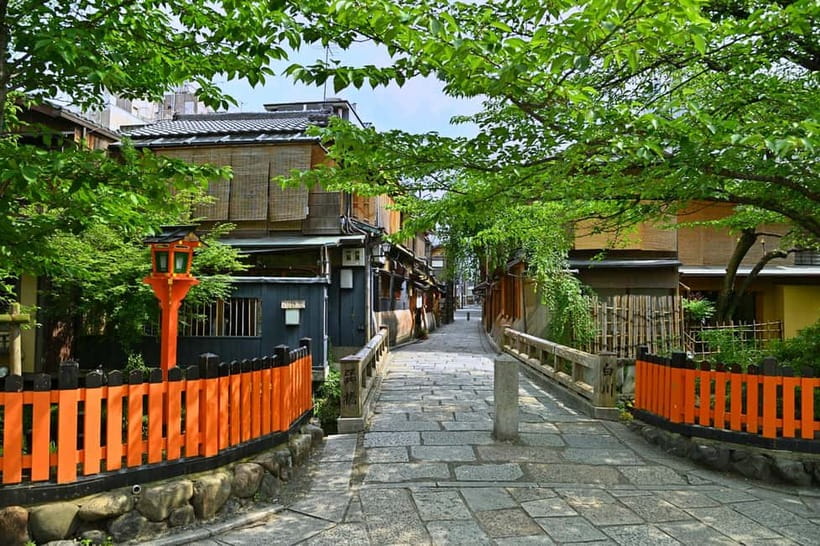 Kyoto: Gion Walking Tour - Entering Kyoto’s Gion With the Right Mindset