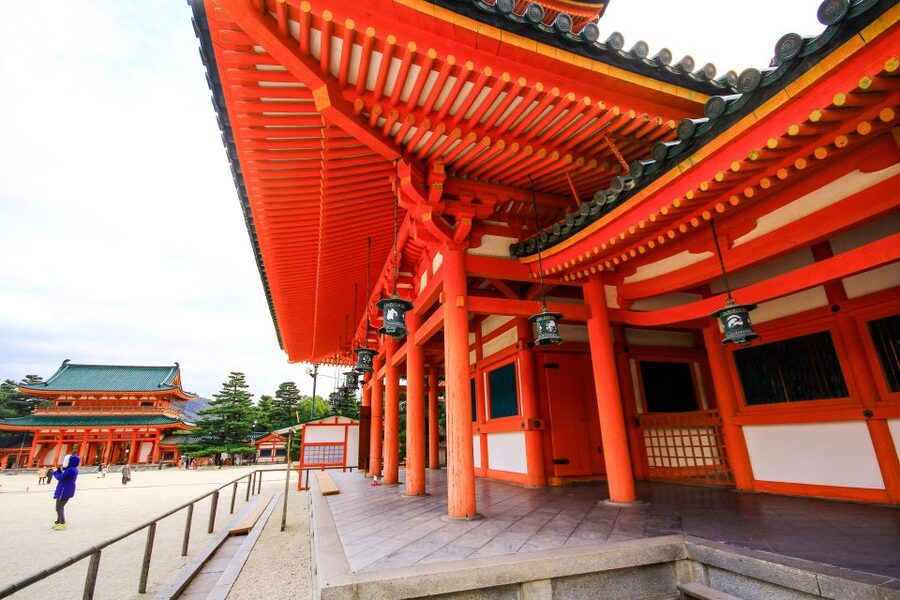 Kyoto: Imperial Palace & Nijo Castle Guided Walking Tour - Kyoto Imperial Palace: learning how the emperor’s residence worked