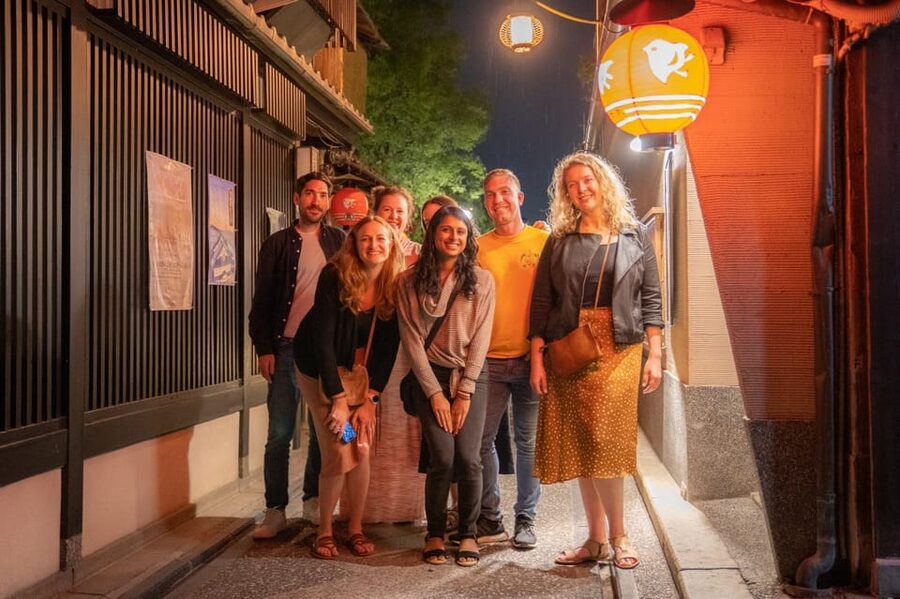 Kyoto: Izakaya Bars Guided Walking Tour - Hidden alleys and temple-street context: why the first 15 minutes matter