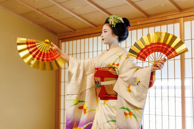 Kyoto: Meet the Geisha Maiko with Gion Walking Tour - Meeting the maiko and former geiko: what the performance is really like