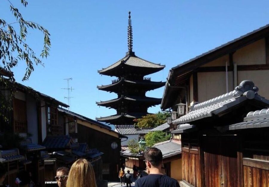 Kyoto: Private 2.5 Hour Historical Walking Tour - Maruyama Park and Nene-no-michi: Follow the Story Between Streets