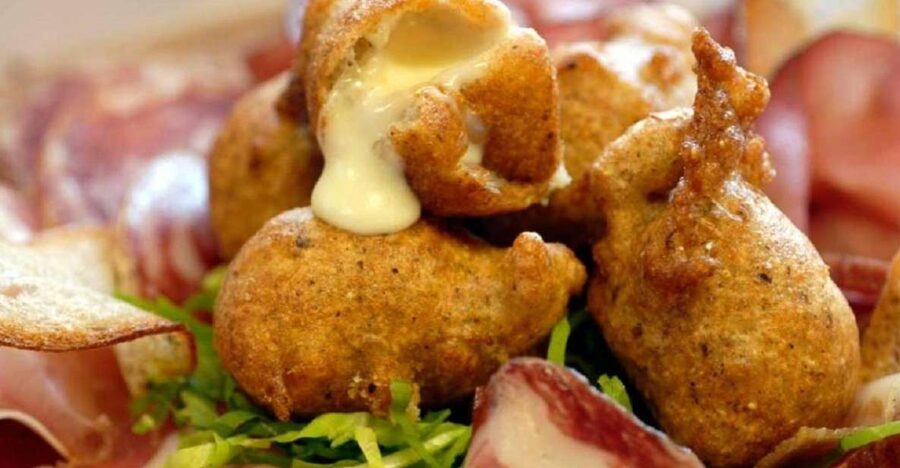 Lake Como: Food Walking Tour - Traditional lunch in a historical wine shop: the main event