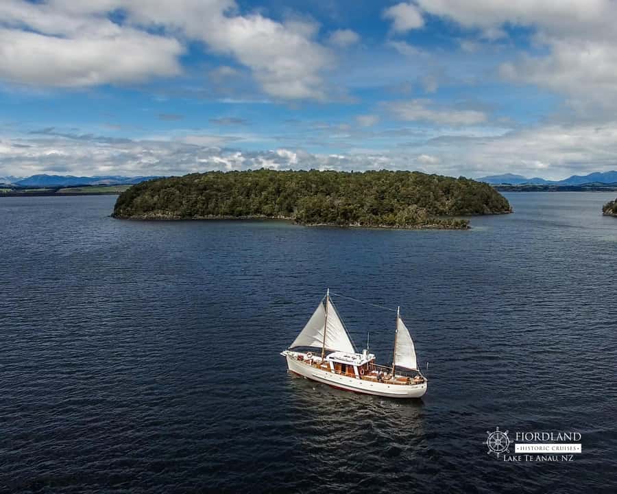 Lake Te Anau: 3-Hour Boat Cruise with Guided Walk - Who this tour suits best