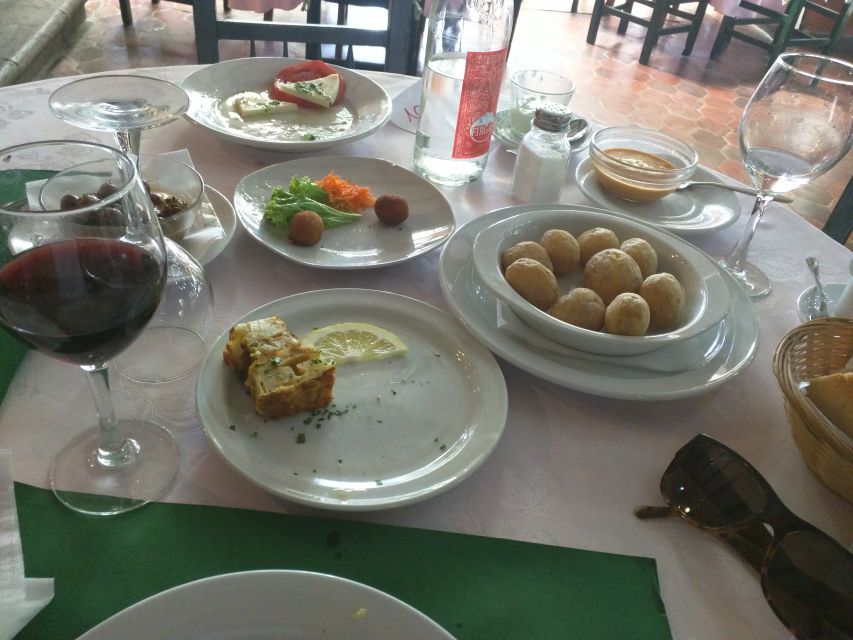 Las Palmas: Private Old City Guided Walking Tour with Tapas - Skip the Generic Stuff: What a Private Guide Really Changes