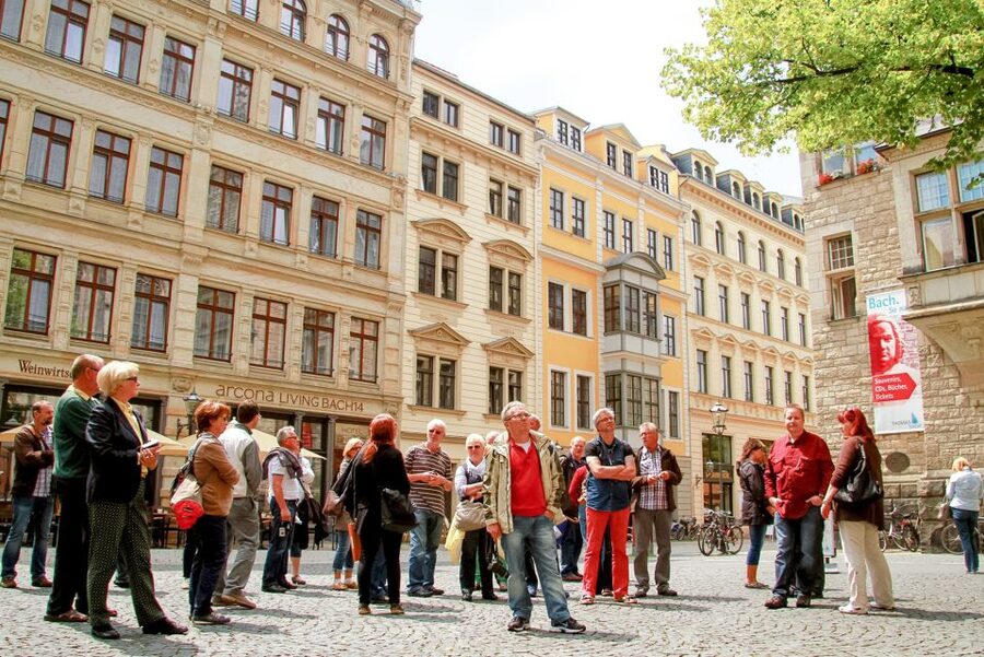 Leipzig: 1.5-Hour Historical Walking Tour in German - Central Station’s two halves, fountains, and odd legends