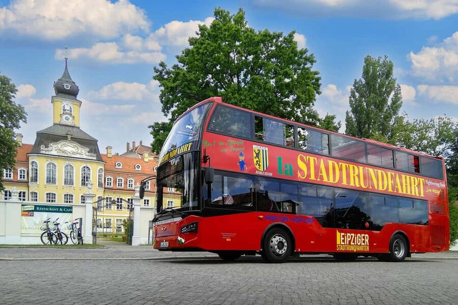 Leipzig: Bus Tour with Walking Tour - Onboard Experience: German Live Commentary and What to Expect