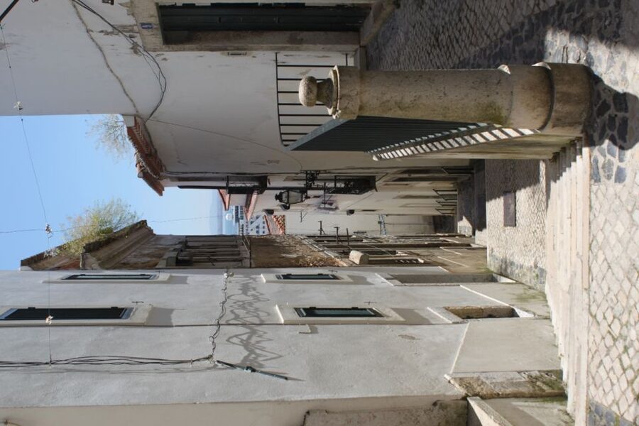 Lisbon: Alfama and São Jorge Castle Quarters Walking Tour - What the guide does well: stories, flexibility, and practical advice