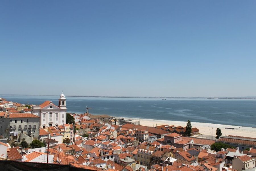 Lisbon: Alfama and São Jorge Castle Quarters Walking Tour - Portas do Sol: panoramic views you’ll remember after the walk