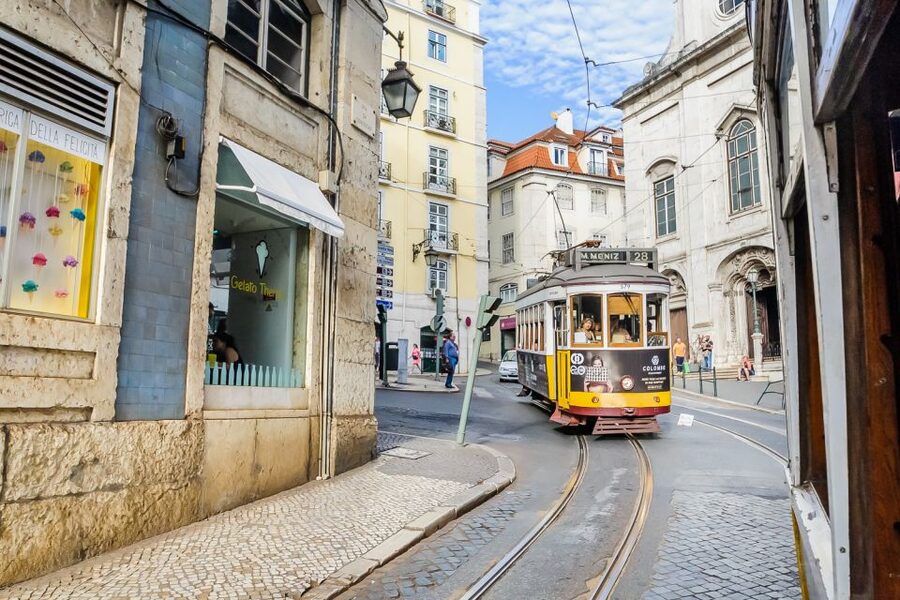 Lisbon: Best of City Private Walking Tour - Chiado Strolls: Cafés, Bookshops, and a Pastel de Nata Moment