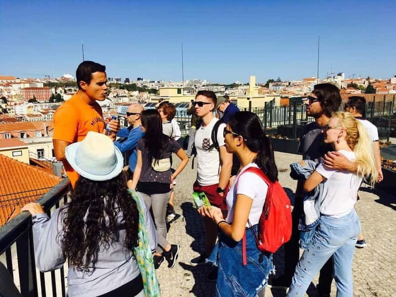 Lisbon: City Highlights Guided Walking Tour - Cafés and central food stops: where the guide helps you eat like a local
