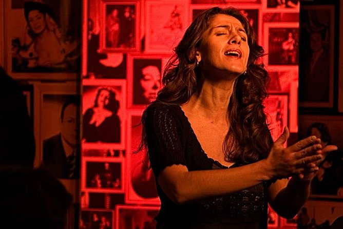 Lisbon Fado Experience: Walking Tour, Dinner and Live Music Show - Walking Alfama and Mouraria After Dark: Where Fado Begins