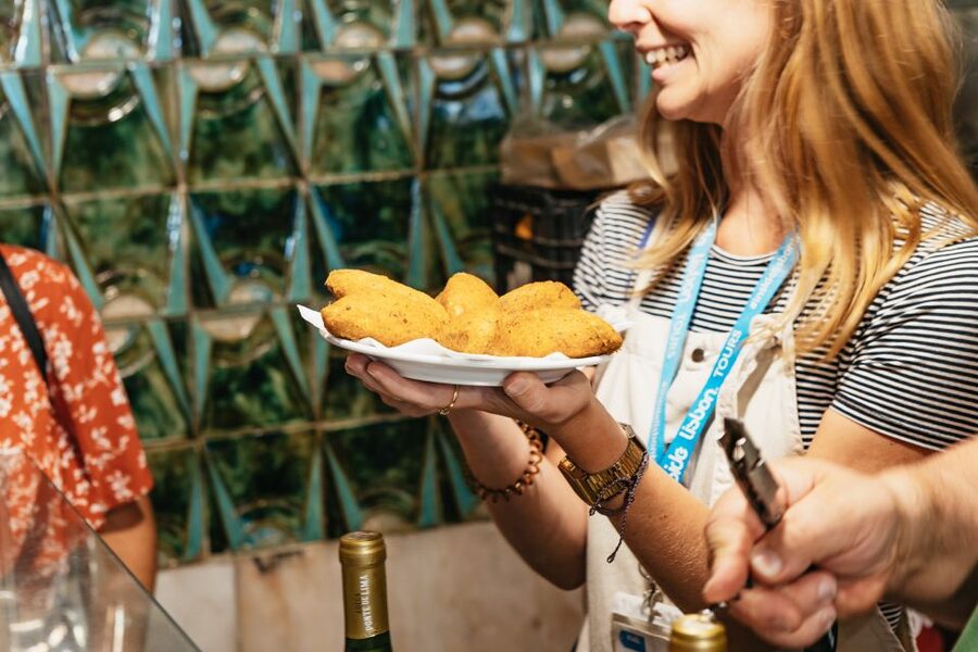 Lisbon: Food and Wine Small Group Walking Tour - Tascas stop: Bifana with draft beer like a local order