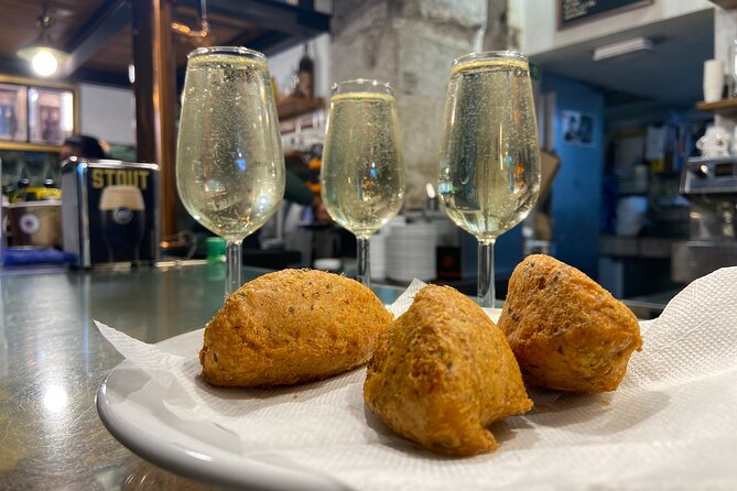 Lisbon Foodies Small-Group Walking Tour - Prаça dos Restauradores: the final story-and-sip moment