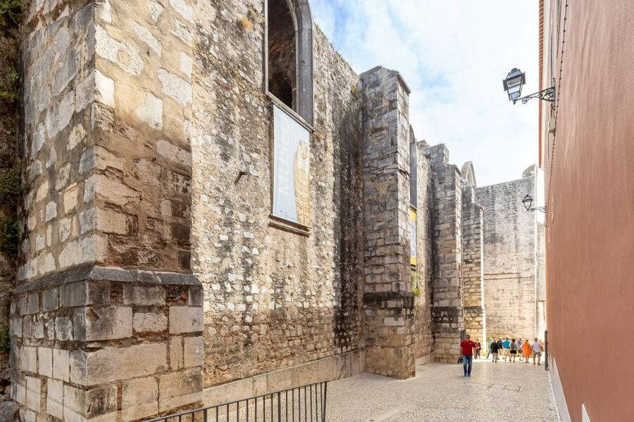 Lisbon: History, Stories and Lifestyle Walking Tour - Tram from the castle area to Portas do Sol: the Lisbon way to move