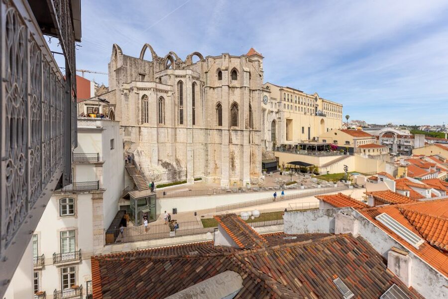 Lisbon: History, Stories and Lifestyle Walking Tour - Alfama streets and St. Anthony energy: fado atmosphere in daylight