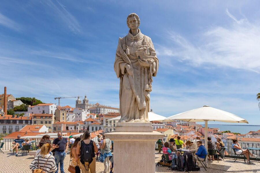 Lisbon: History, Stories and Lifestyle Walking Tour - Lisbon Cathedral finish at 1150: a strong closing anchor