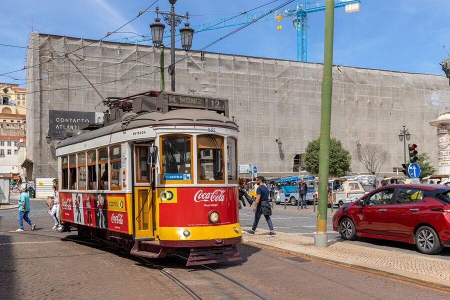 Lisbon: History, Stories and Lifestyle Walking Tour - São Roque Church and the Carmo Convent: art and the 1974 turning point