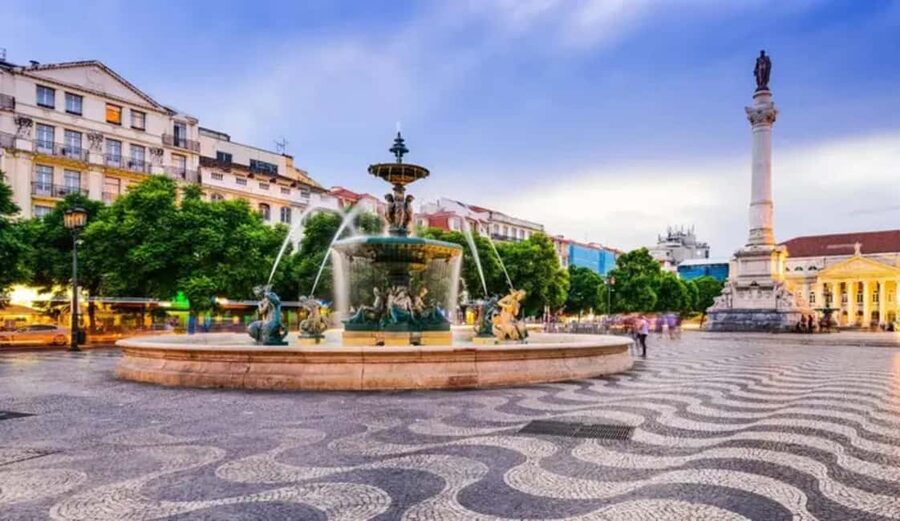 Lisbon Through the Eyes of a Local - Food and Walking Tour - Rua Augusta Arch and Praça do Comércio: Lisbon at Atlantic Scale