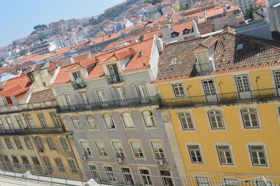 Lisbon: Walking Tour in the Center (Max 12 Participants) - Liquor tasting and the walk’s rhythm: small extras that matter