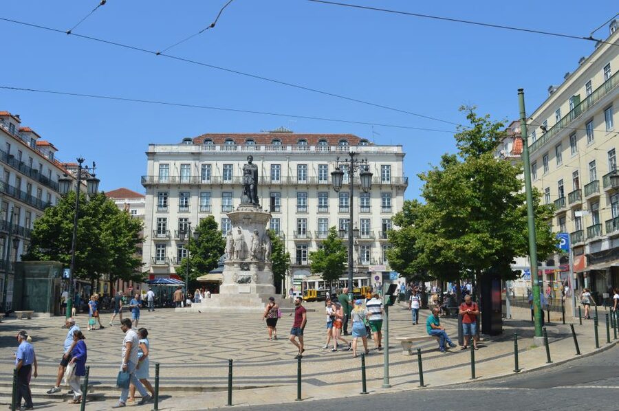 Lisbon: Walking Tour in the Center (Max 12 Participants) - Miradouro de São Pedro de Alcântara: the breath break that makes the viewpoints work