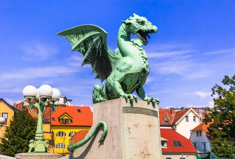 Ljubljana: 2h walking tour with local guide - Ljubljana Cathedral and Maket Place: when the walk quiets down