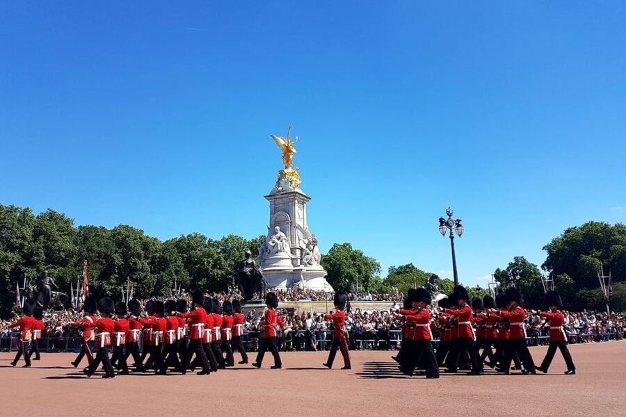 London: 30 London Sights Guided Walking Tour - Starting at the Ritz: where the route kicks off