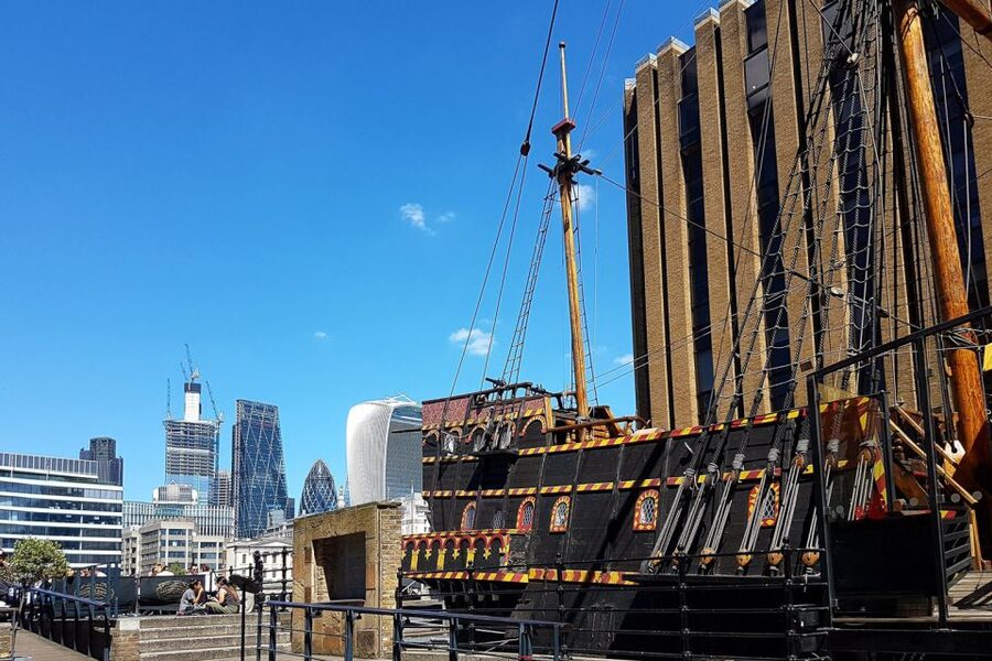 London: 30 London Sights Guided Walking Tour - Borough Market plus the London Bridge area: Globe, The Clink, the Shard, and beyond