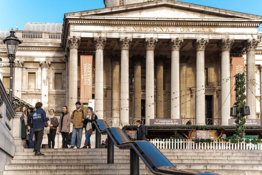 London: Best Landmarks Walking Tour - Trafalgar Square: the perfect launchpad