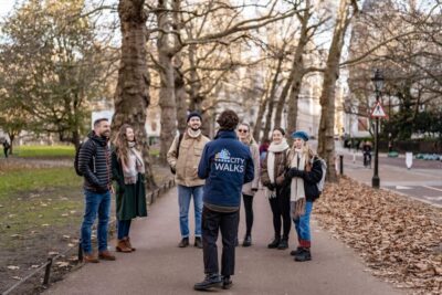 London: Best Landmarks Walking Tour - Where you meet and how the tour moves