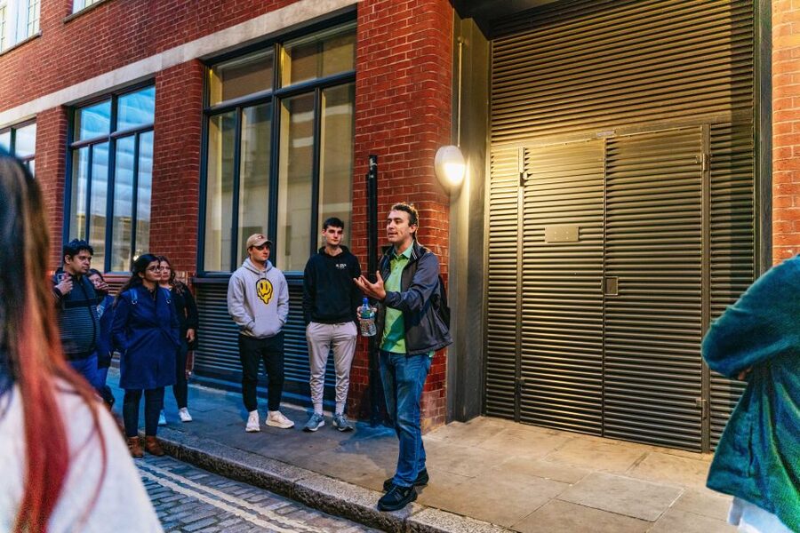 London: Ghastly Ghosts 2-Hour Walking Tour - Key things you’ll notice on this walk